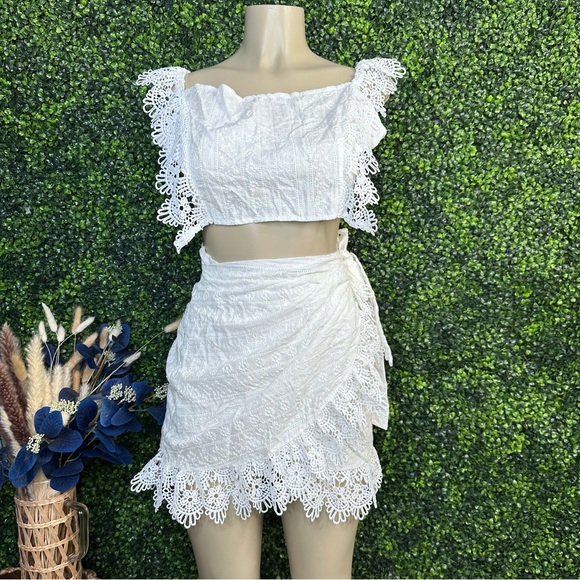 Dresses & Skirts - Nwt White eyelet‎ trim wrap Skirt Set